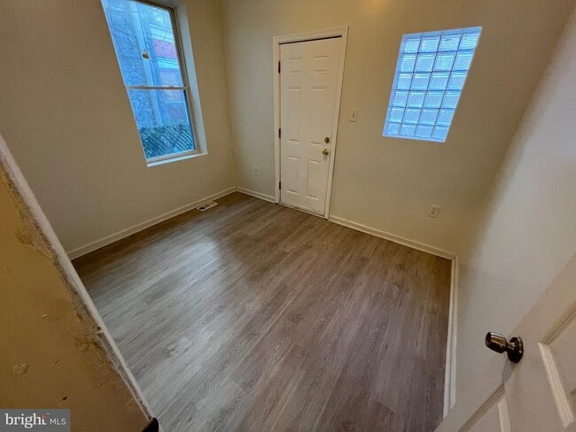 Building Photo - 258 S Cecil St