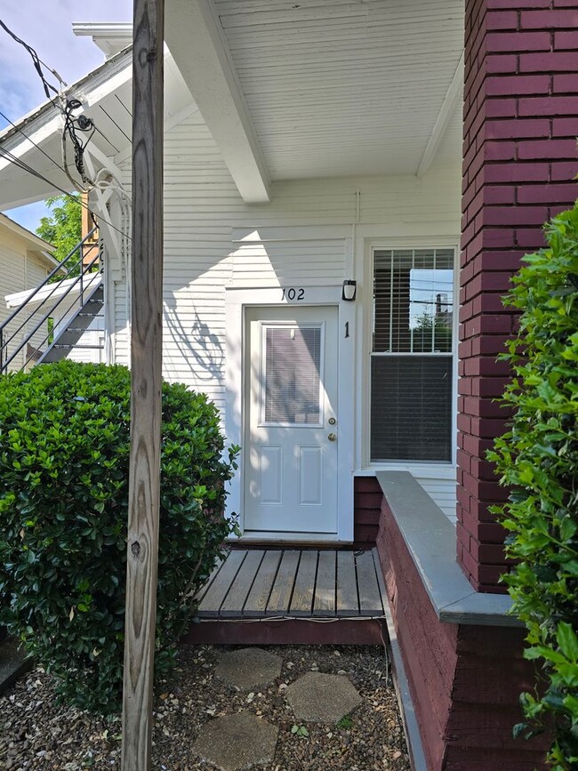 Building Photo - 1 Bedroom Northshore Apartment