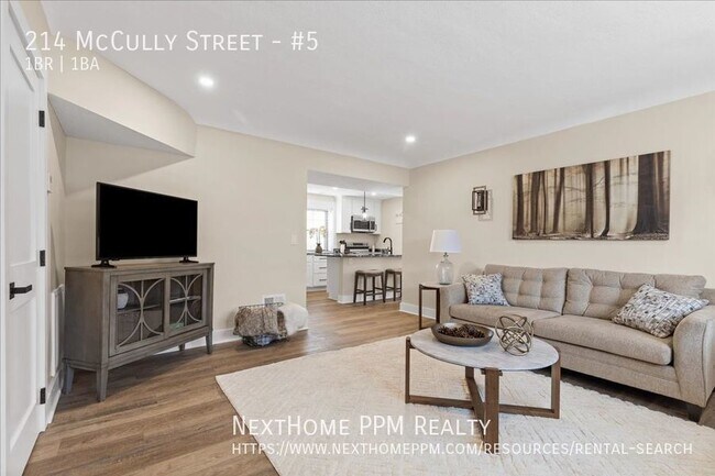 Foto del edificio - Updated 1 bedroom with office and in unit ...