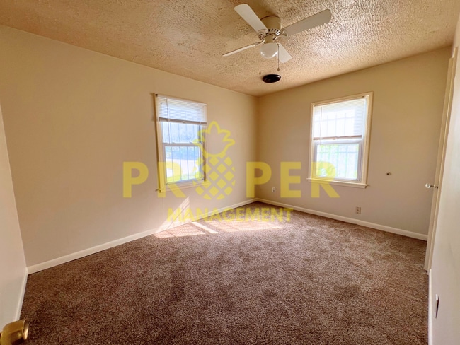 Foto del edificio - 2 bedrooms 1 bathroom house
