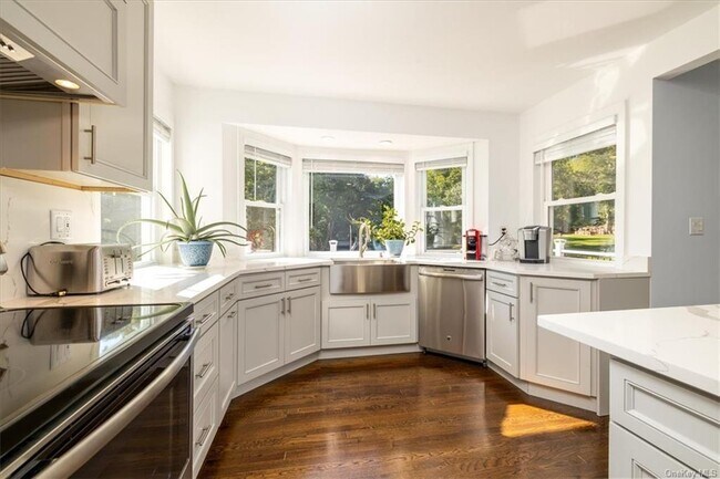 Foto del edificio - 135 California Rd