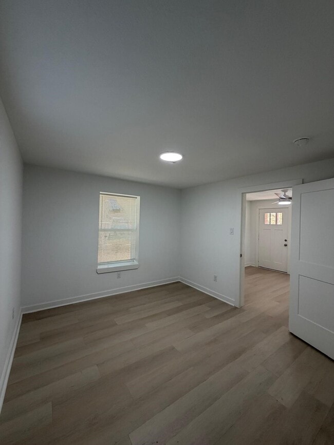 Building Photo - 201 Lowery Dr