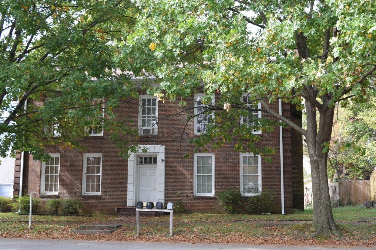 Primary Photo - 433 Worth St NW