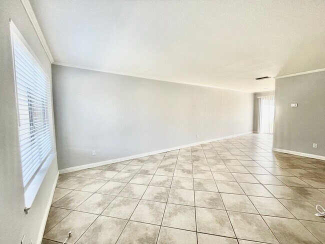 Foto del edificio - Charming 2 Bedroom 1.5 Bathroom Townhome w...
