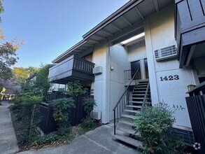 Building Photo - 1423 Marchbanks Dr