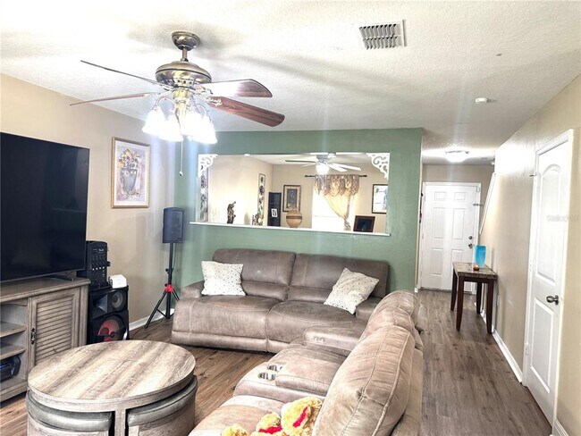 Foto del edificio - 256 Begonia Ln