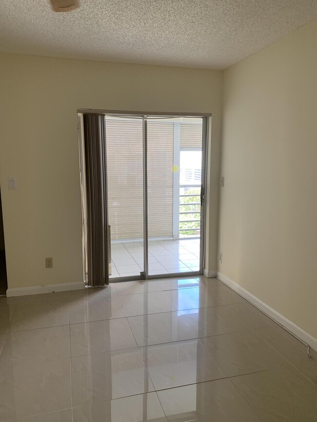 Foto del edificio - 3212 Strawflower Way