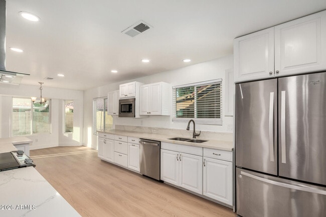 Building Photo - 443 E Meadows Ln