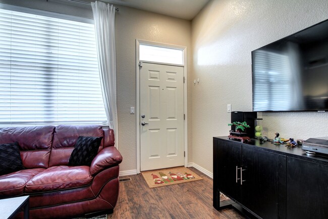 Foto del edificio - Parker Stonegate townhome style condo, Des...