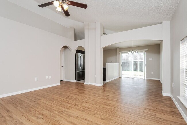 Building Photo - 30250 Rattana Ct