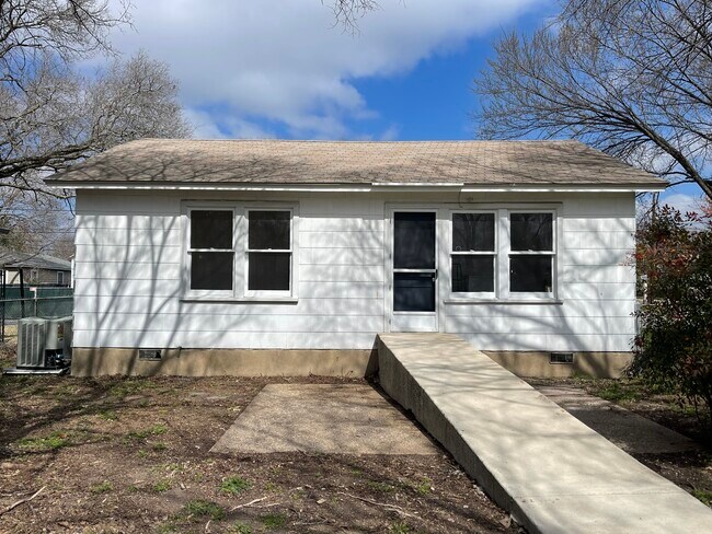 Building Photo - 1701 Payne Ave