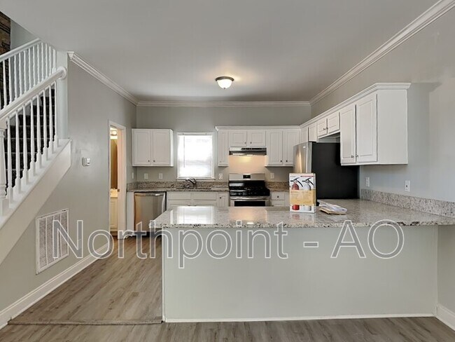 Building Photo - 990 Lena St NW