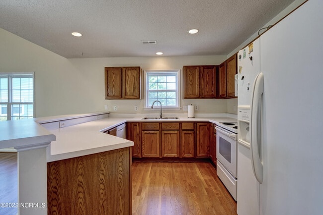 Building Photo - 668 Settlers Ln