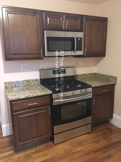 Building Photo - 45 Angell St