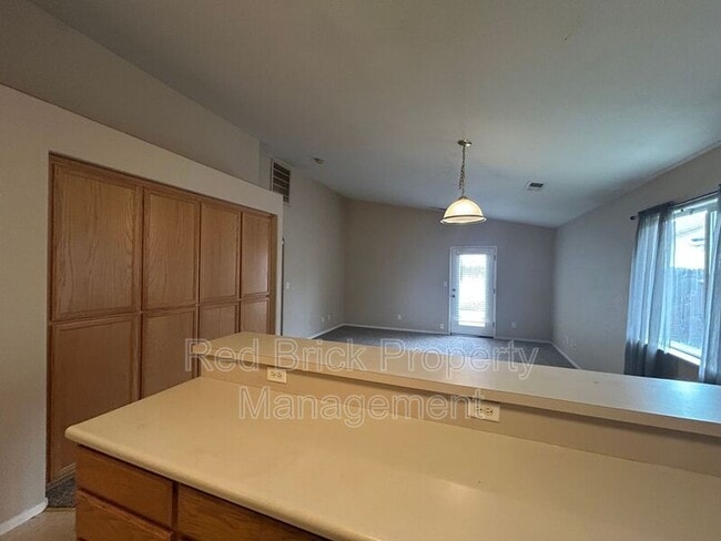 Building Photo - 2317 Florence Ave