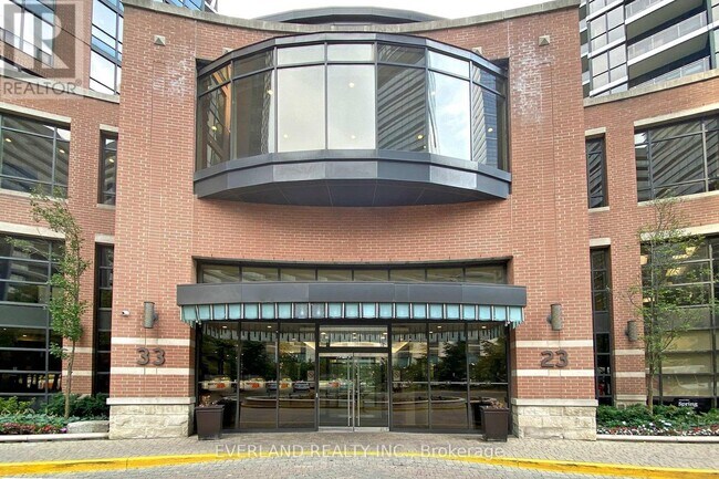 Photo du bâtiment - 23-1623 Sheppard Ave E