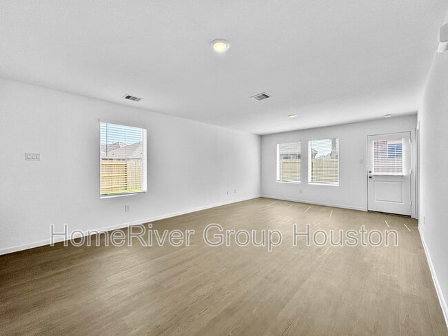 Building Photo - 5823 Standpiper Lp