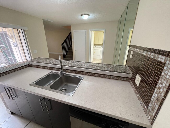 Foto del edificio - 870 Blue Ridge Cir
