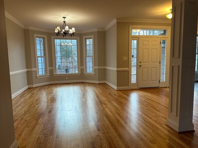 Entrance and living - 125 Rastille Ln
