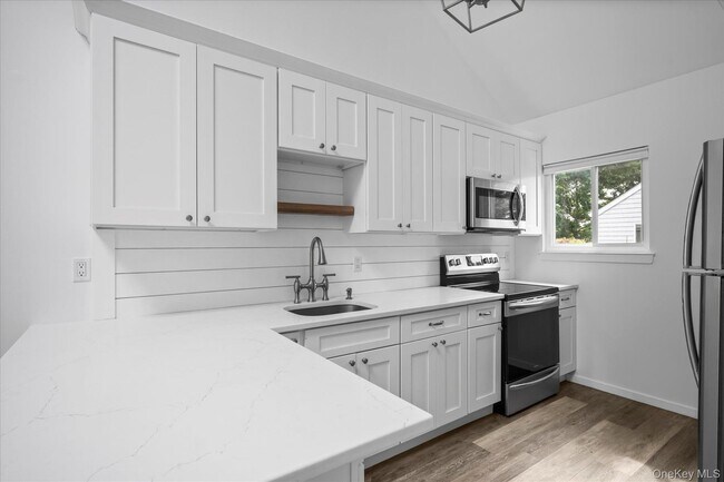 Building Photo - 220 Montauk Hwy