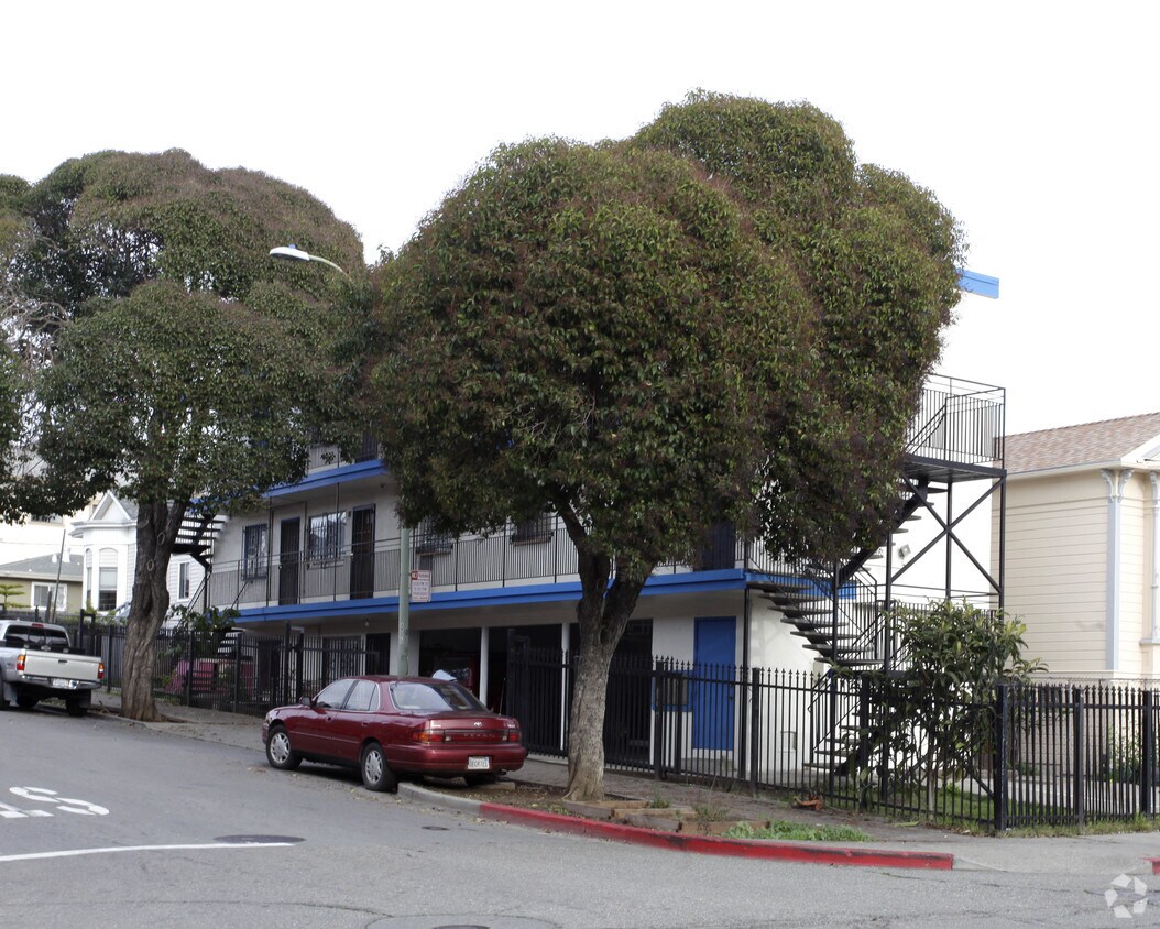 Building Photo - 1202 E 18th St
