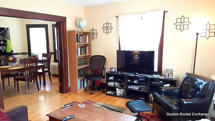 Foto principal - 22 E Emerson St