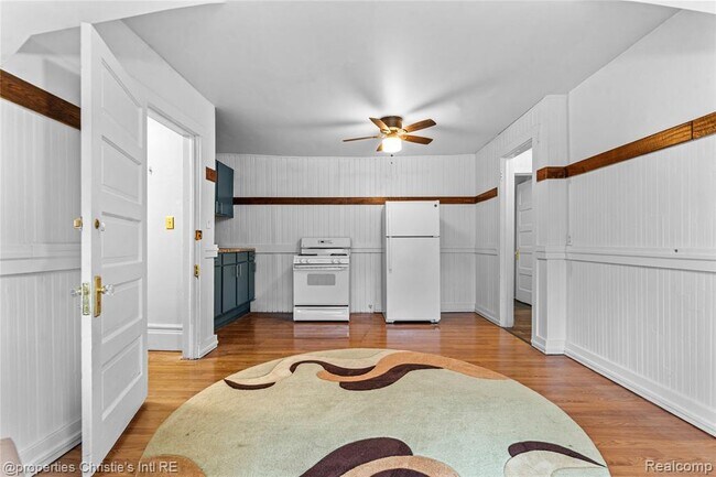 Building Photo - 2405 3rd Ave