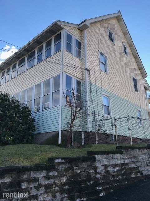 Building Photo - 321 Main St