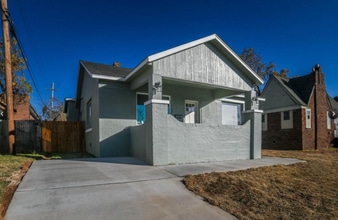 Building Photo - 2312 N Everest Ave
