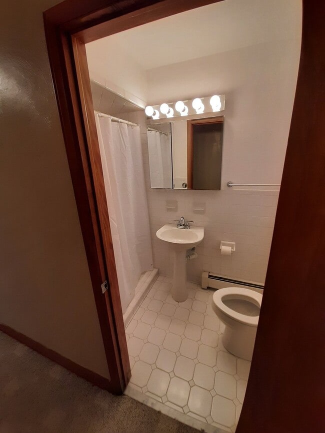 Foto del edificio - 3213 Tyre Neck Rd