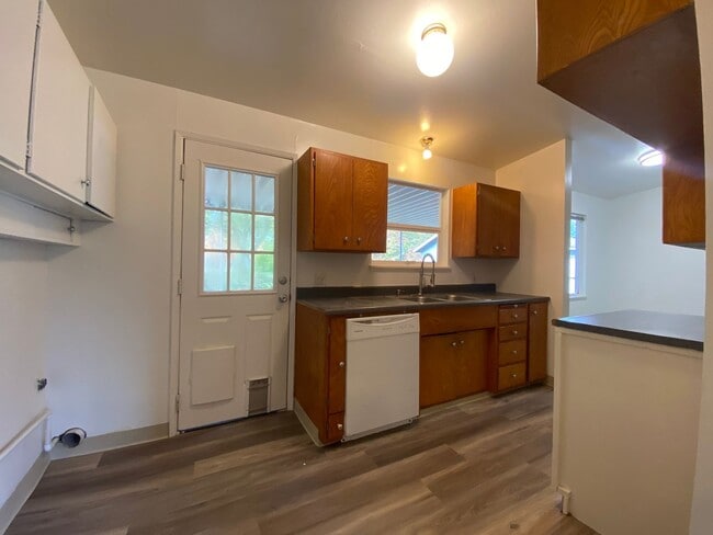 Photo - Des Moines Rambler w/ Large yard House