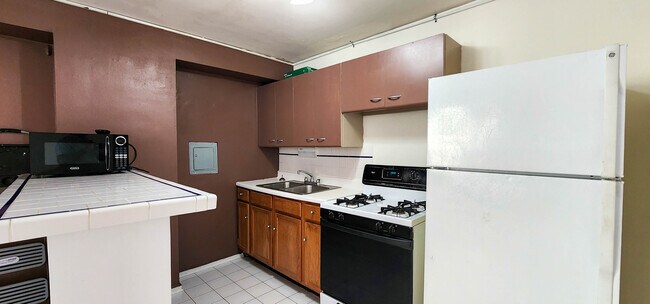 Building Photo - 3950 N Lake Shore Dr