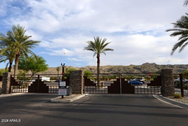 Building Photo - 2845 E Dunbar Dr