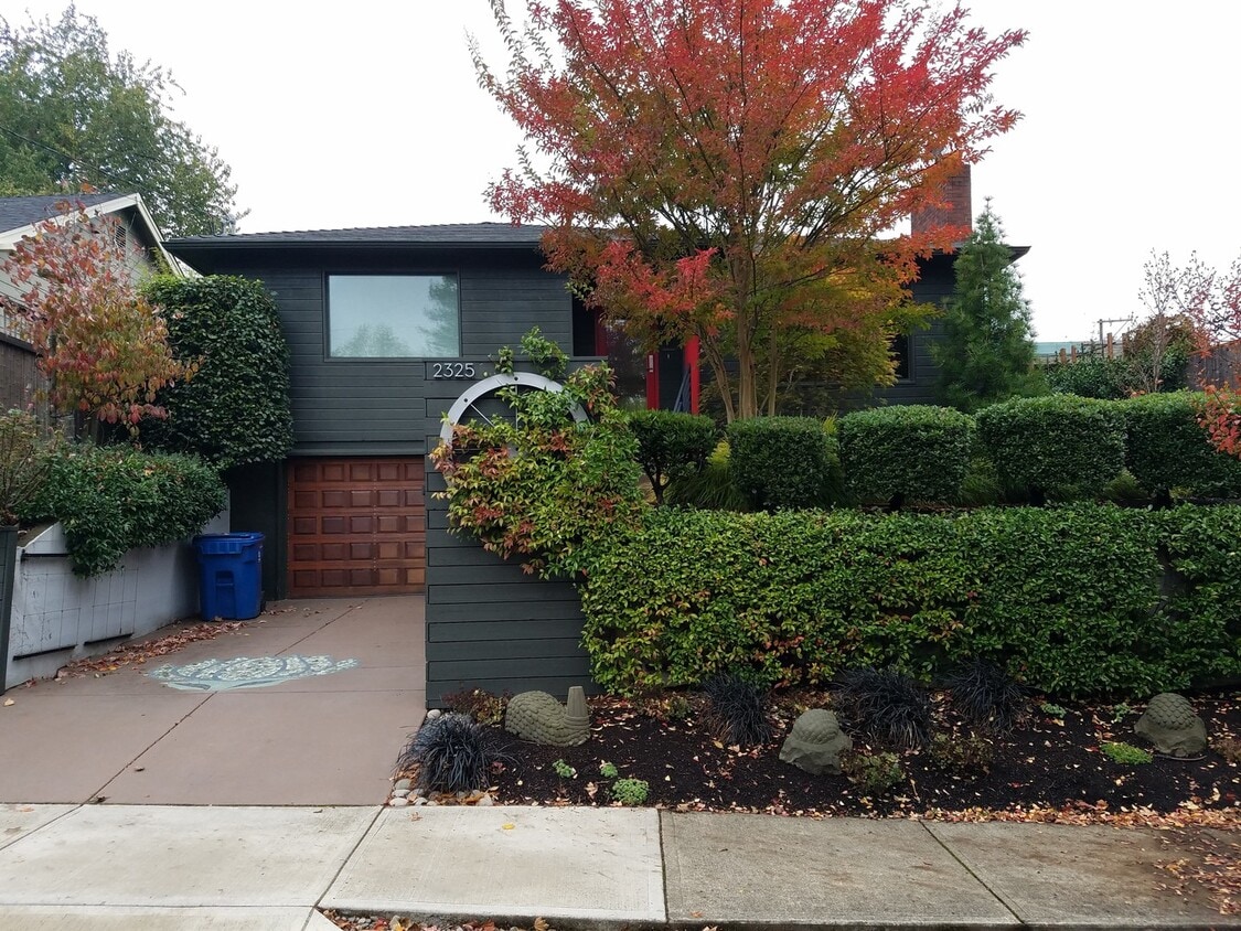 Primary Photo - WINTER SPECIAL: Beautiful Hidden Gem Modern Custom Home in Great Salem Neighborhood!