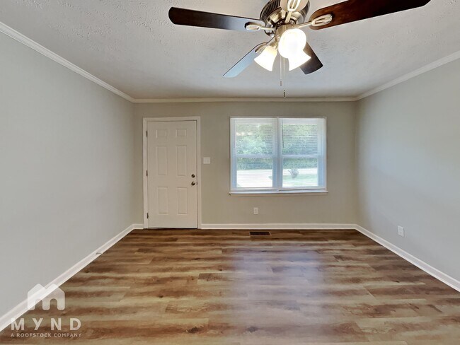 Building Photo - 401 Oak Dr