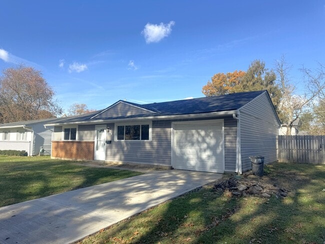 Building Photo - 5200 Mapleridge Dr