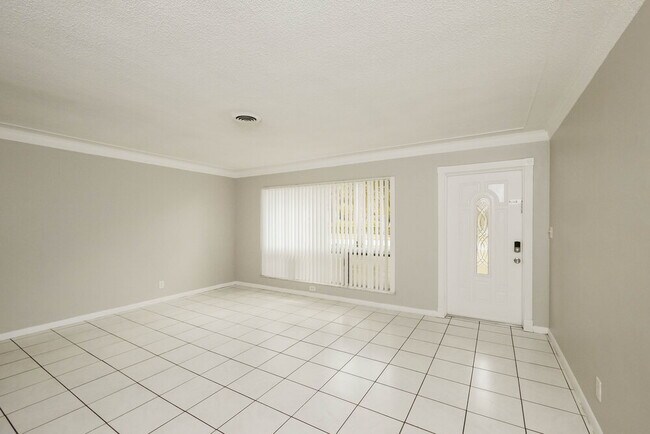 Foto del edificio - 831 NW 43rd Ave