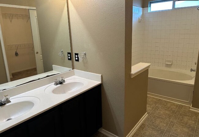 Building Photo - 9030 Sahara Woods