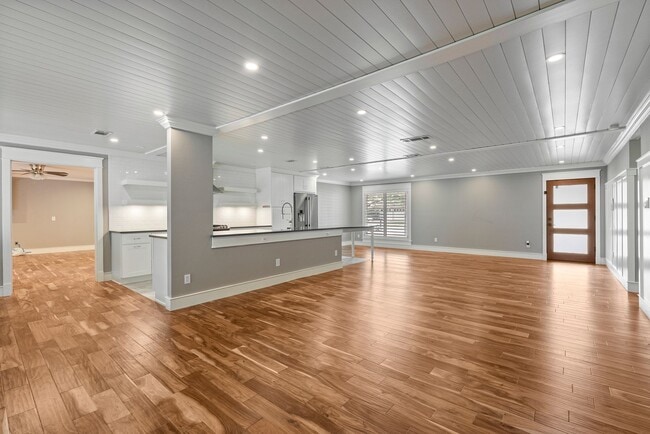 Building Photo - Beautiful 4 bedroom, 2.5 bathroom home in North Austin!!!