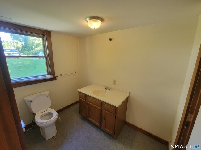 Building Photo - 220 Babbitt Hill Rd