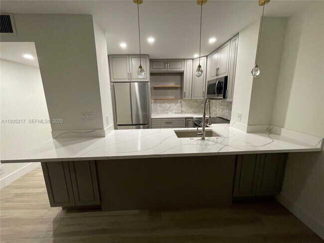 Foto del edificio - 1831 NE 38th St