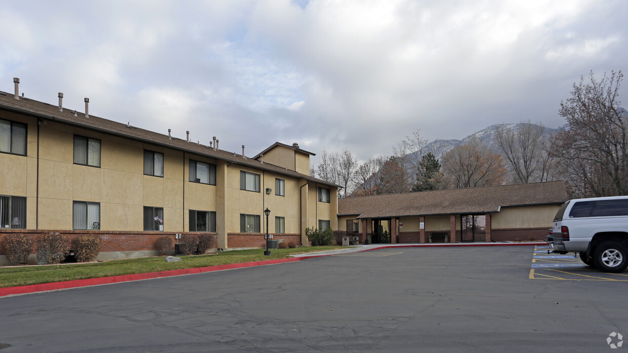 Foto del edificio - Golden Links Manor