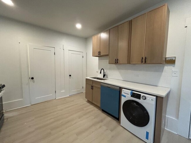 2 bedroom in Chicago IL 60647 - 2 bedroom in Chicago IL 60647 Apartment