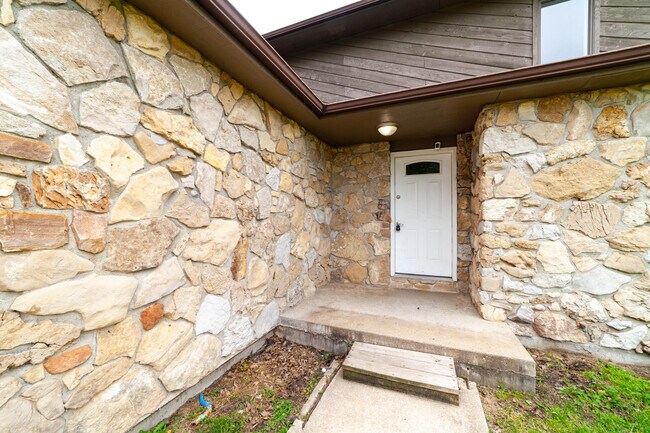 Building Photo - 201 Briarcrest Ct