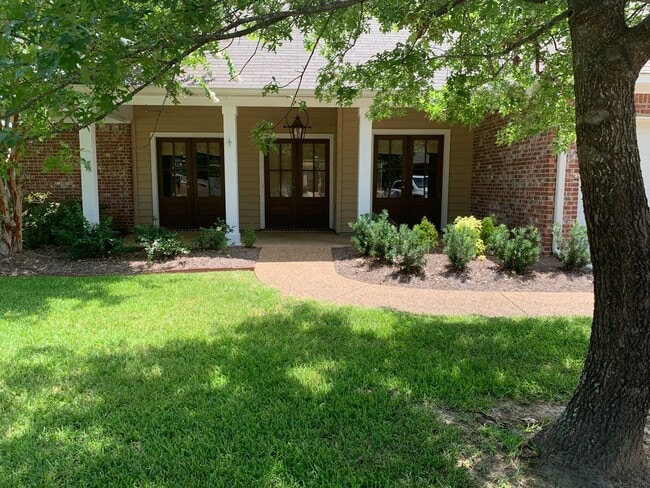 Building Photo - Perfect location in Harvey Crossing Subdiv...
