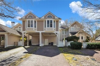 Building Photo - 742 Victorian Pl