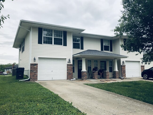 Front 1416 side - 1416 SE Henley Ct