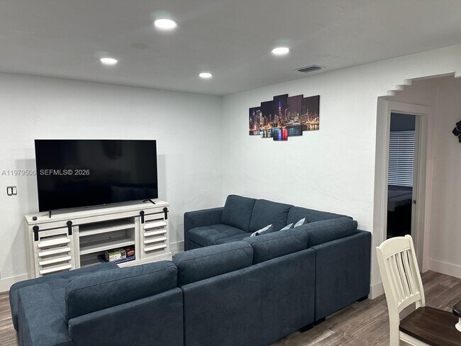 Foto del edificio - 1376 NW 41st St