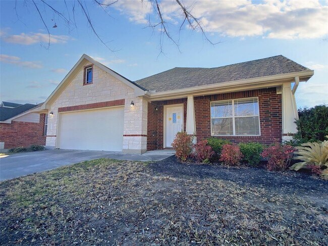 Building Photo - 112 Birdwell Ln