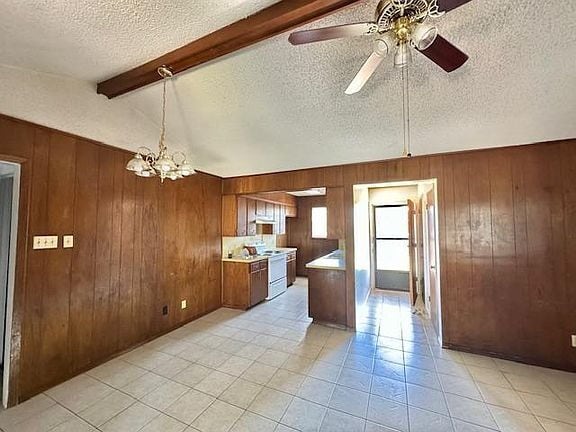 Building Photo - Nice 3 bedroom 2 bath residence